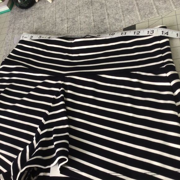 Urban Outfiters Navy Blue Mini low rise Shorts. - Picture 4 of 6